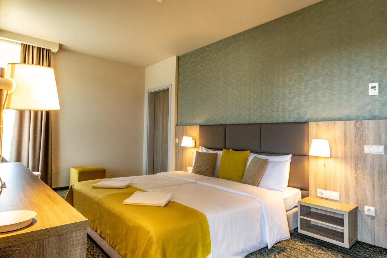 Lignum Hotel Miskolc Buitenkant foto