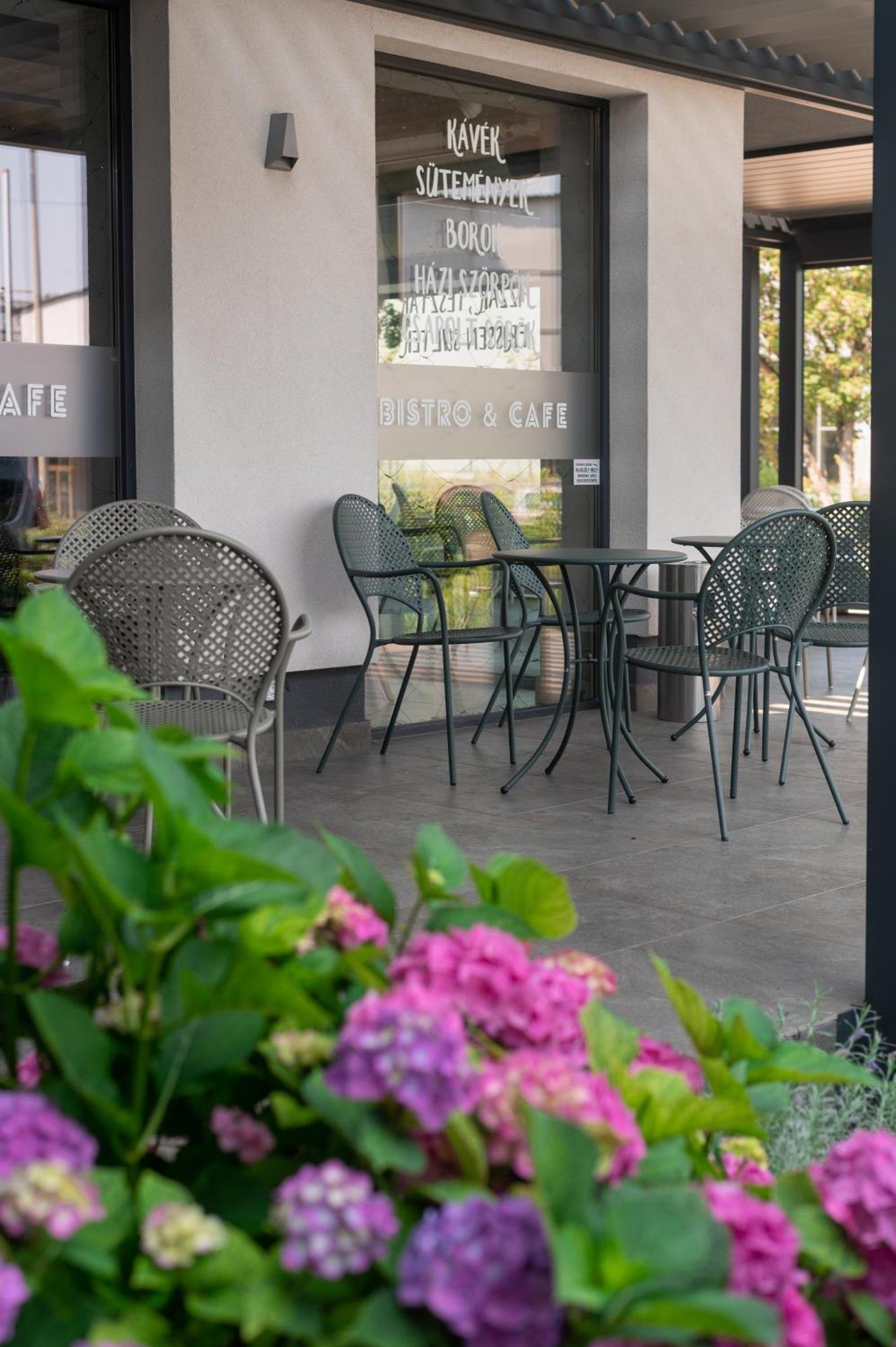 Lignum Hotel Miskolc Buitenkant foto