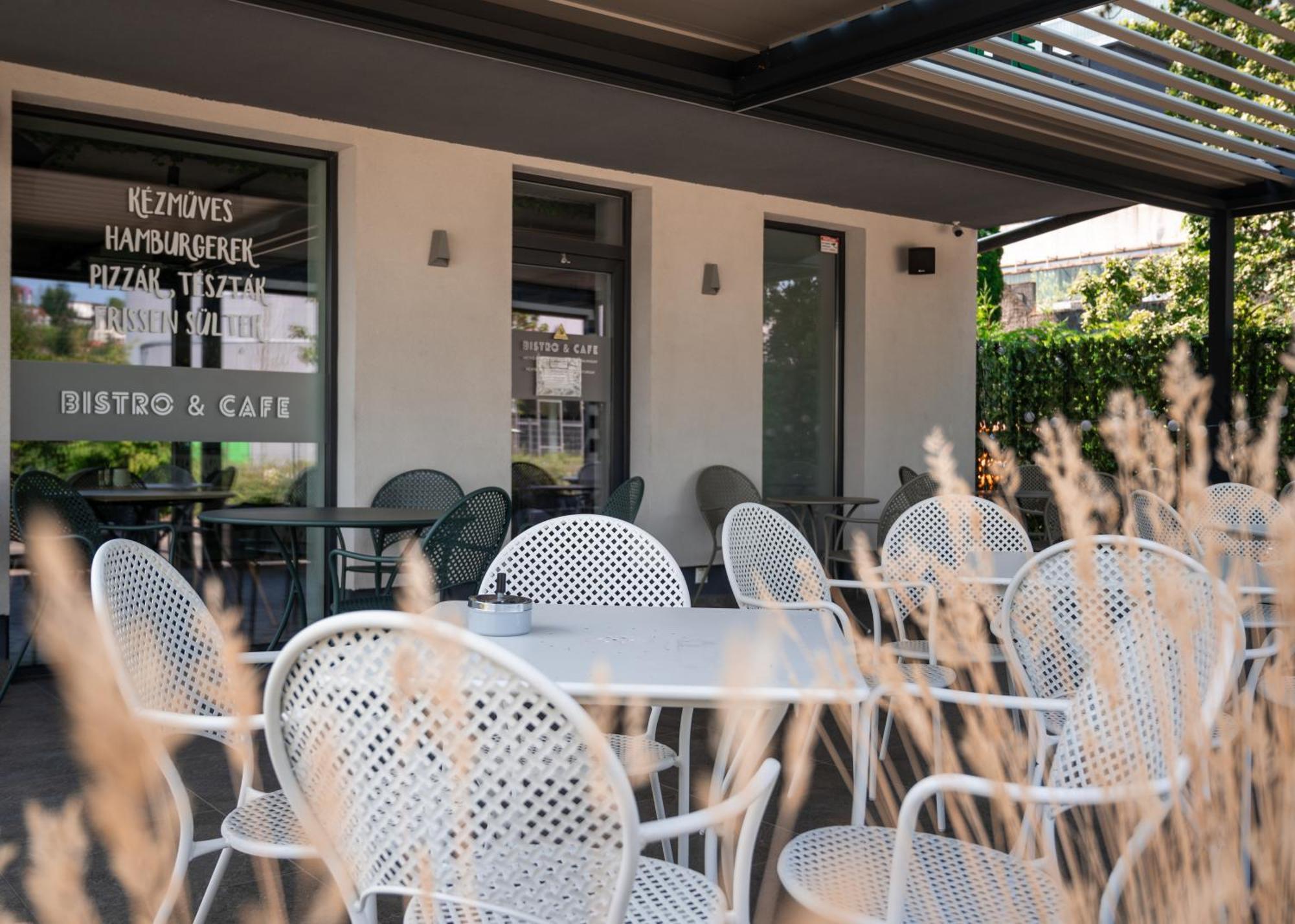 Lignum Hotel Miskolc Buitenkant foto