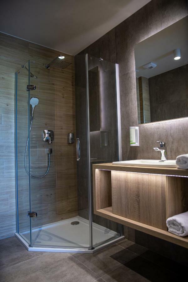 Lignum Hotel Miskolc Buitenkant foto