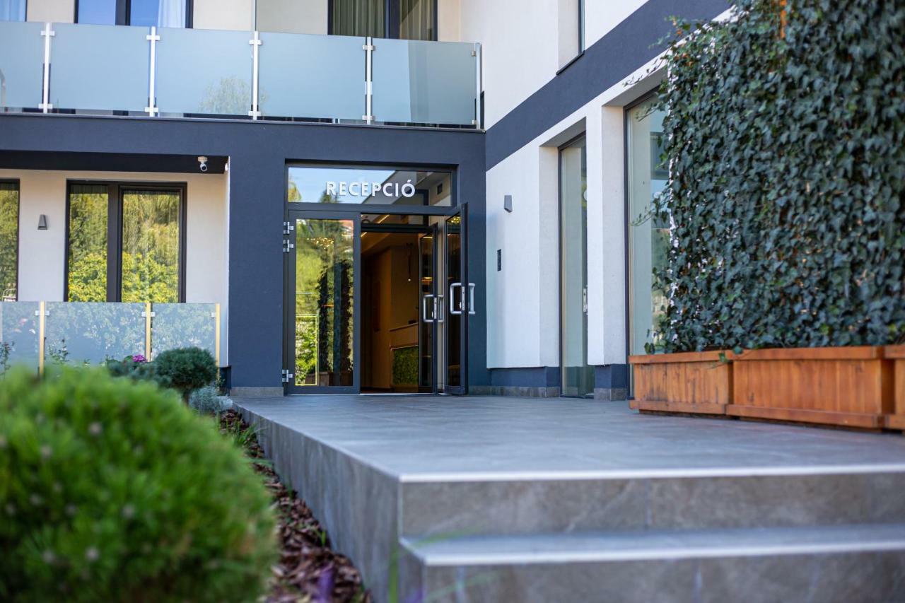 Lignum Hotel Miskolc Buitenkant foto