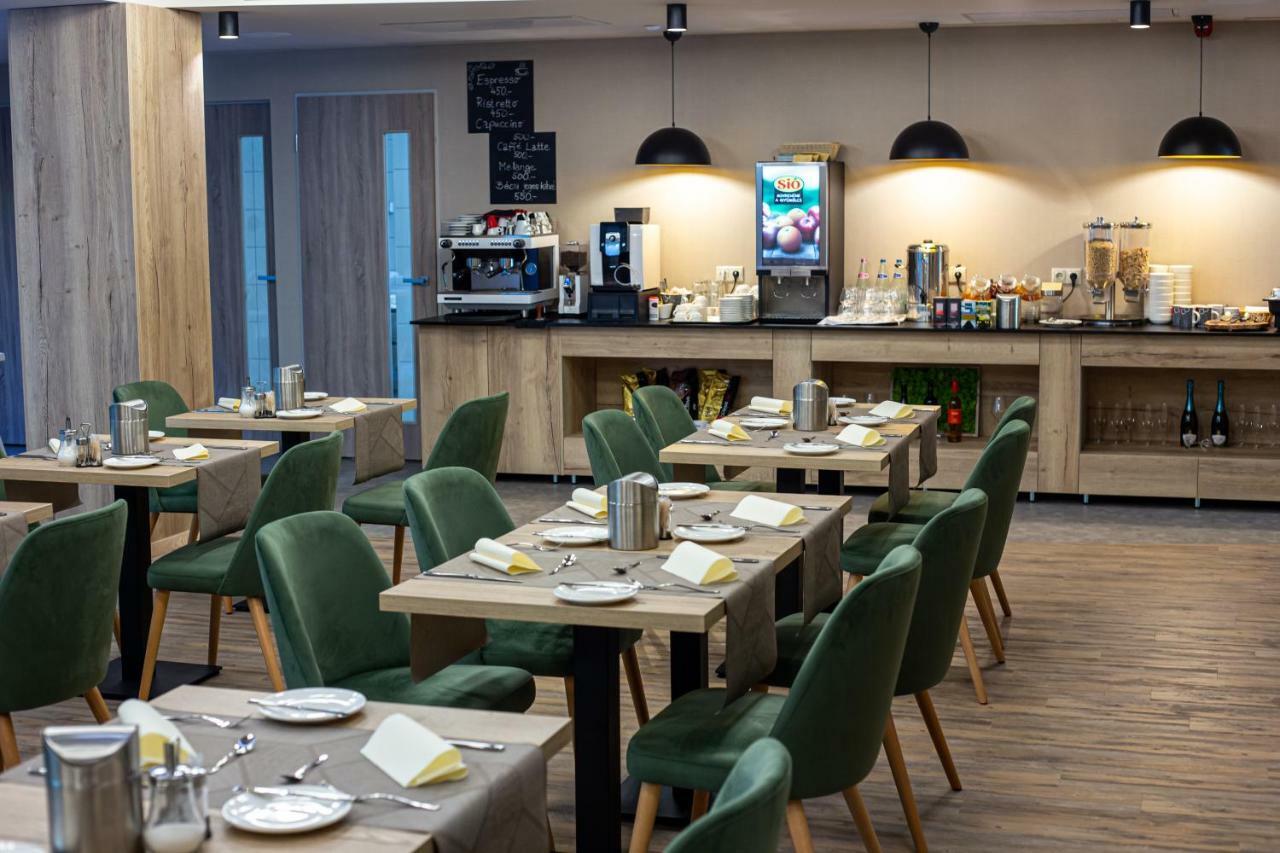 Lignum Hotel Miskolc Buitenkant foto