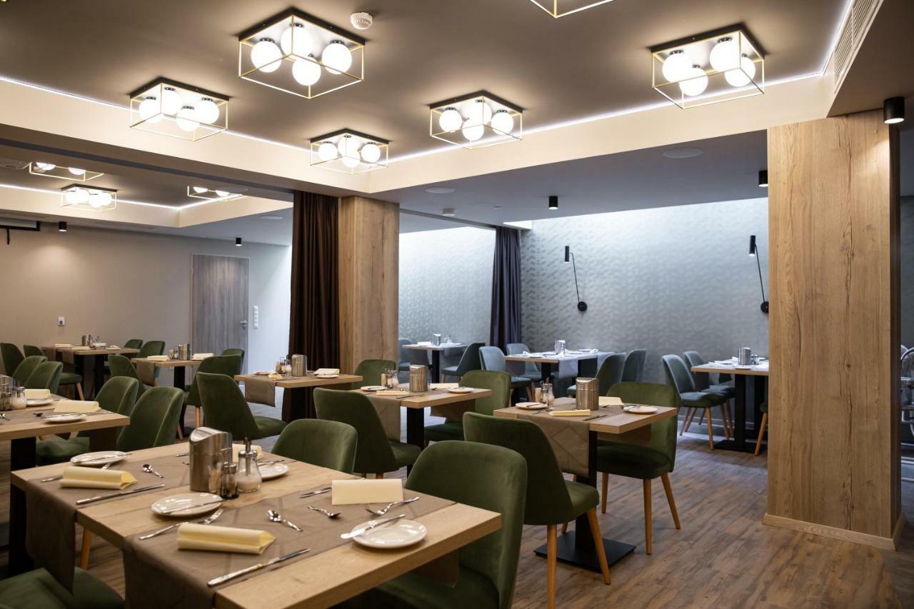 Lignum Hotel Miskolc Buitenkant foto