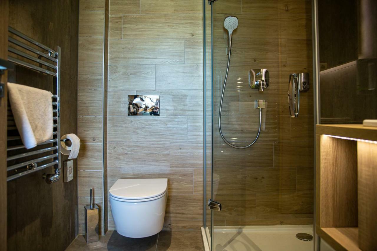 Lignum Hotel Miskolc Buitenkant foto