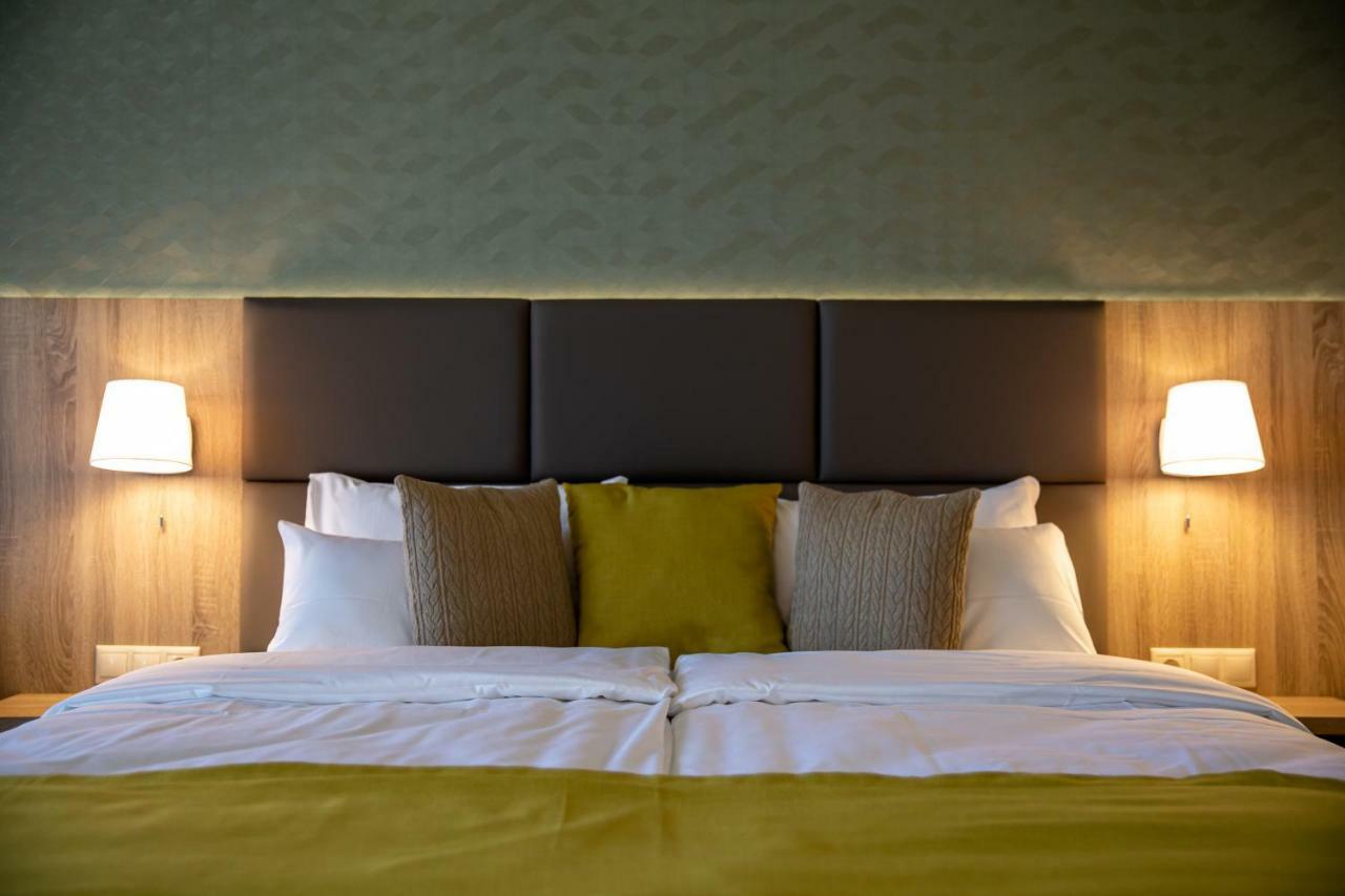 Lignum Hotel Miskolc Buitenkant foto