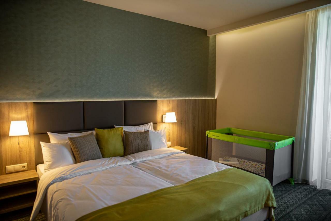 Lignum Hotel Miskolc Buitenkant foto